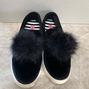 Betsy Johnson Velvet Pom loafer size 8.5